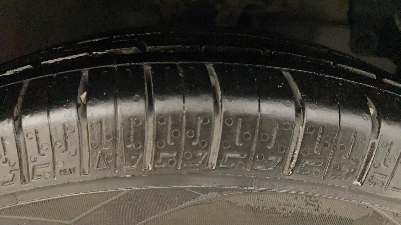 2018 Hyundai Eon MAGNA +, Petrol, Manual, 68,625 km, Right Front Tyre Tread