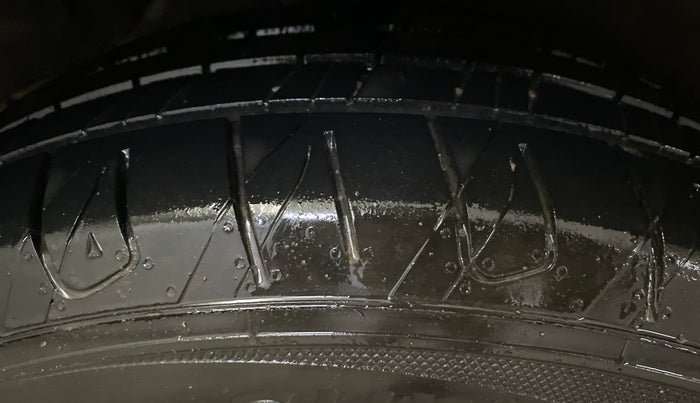 2016 Hyundai Creta SX PLUS 1.6 PETROL, Petrol, Manual, 1,05,447 km, Right Rear Tyre Tread