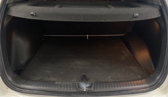 2016 Hyundai Creta SX PLUS 1.6 PETROL, Petrol, Manual, 1,05,447 km, Boot Inside