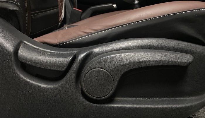 2016 Hyundai Creta SX PLUS 1.6 PETROL, Petrol, Manual, 1,05,447 km, Driver Side Adjustment Panel