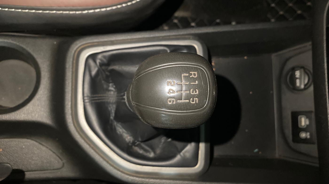 2016 Hyundai Creta SX PLUS 1.6 PETROL, Petrol, Manual, 1,05,447 km, Gear Lever