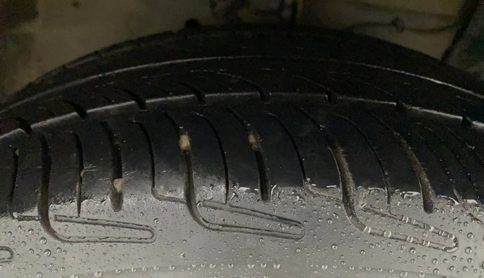 2015 Maruti Ciaz VXI+, Petrol, Manual, 49,434 km, Right Front Tyre Tread