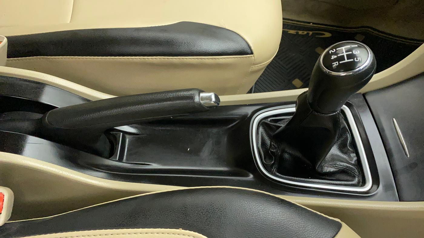 2015 Maruti Ciaz VXI+, Petrol, Manual, 49,434 km, Gear Lever