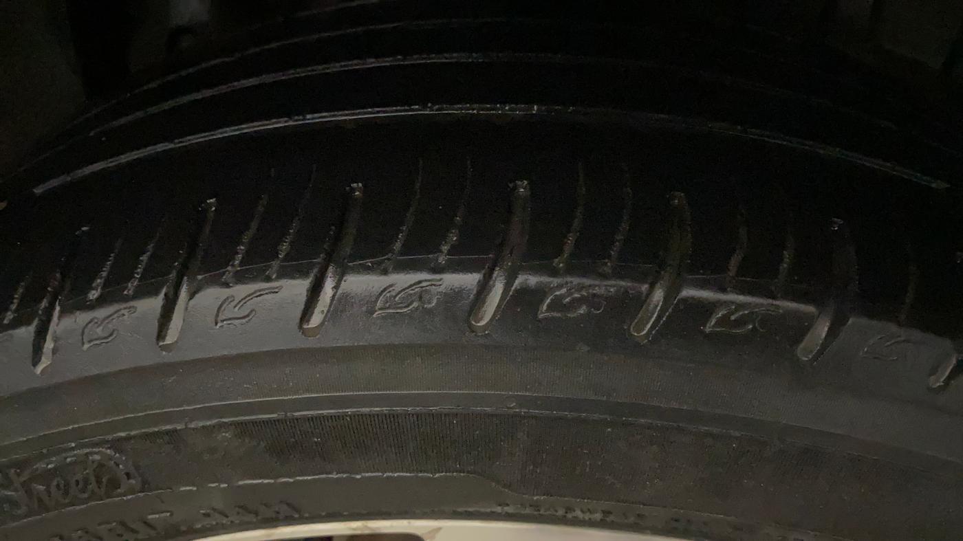 2020 Mahindra XUV300 W8 (O) 1.2 PETROL, Petrol, Manual, 85,956 km, Left Rear Tyre Tread