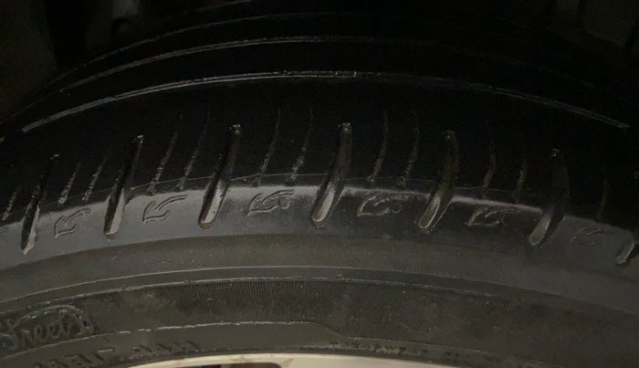 2020 Mahindra XUV300 W8 (O) 1.2 PETROL, Petrol, Manual, 83,644 km, Left Rear Tyre Tread