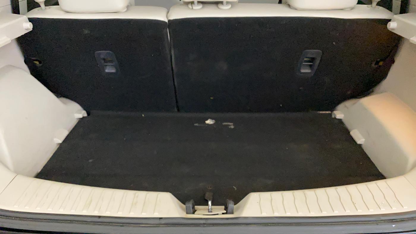 2020 Mahindra XUV300 W8 (O) 1.2 PETROL, Petrol, Manual, 85,956 km, Boot Inside