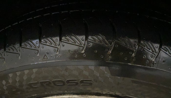 2020 Mahindra XUV300 W8 (O) 1.2 PETROL, Petrol, Manual, 83,644 km, Left Front Tyre Tread