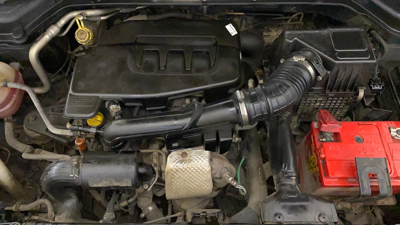 2020 Mahindra XUV300 W8 (O) 1.2 PETROL, Petrol, Manual, 85,956 km, Engine View