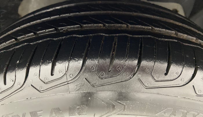 2016 Ford New Figo 1.2 TREND, Petrol, Manual, 47,402 km, Right Front Tyre Tread