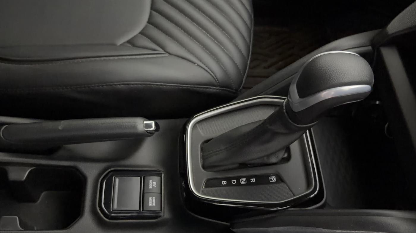 2025 Maruti Victoris Zxi 1.5 eCVT, Hybrid, Automatic, 4,400 km, Gear Lever