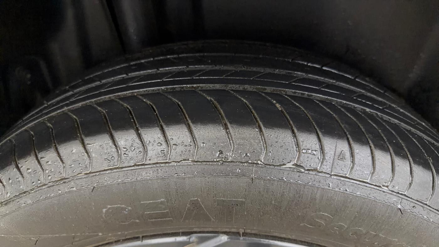 2025 Maruti Victoris Zxi 1.5 eCVT, Hybrid, Automatic, 4,400 km, Right Rear Tyre Tread