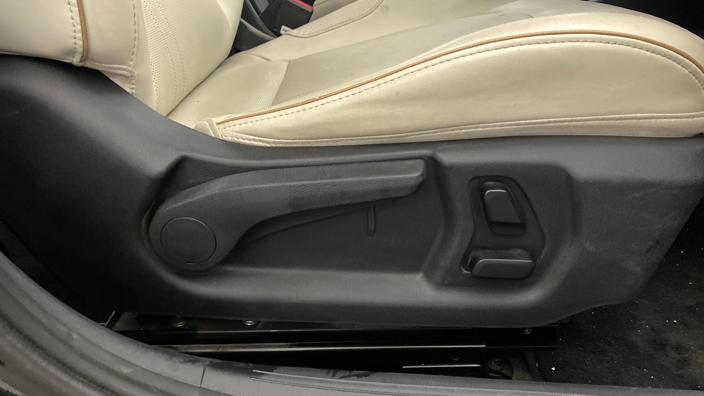 2023 Hyundai Verna SX(O) 1.5 MPI IVT , Petrol, Automatic, 57,882 km, Driver Side Adjustment Panel