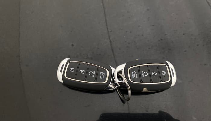 2023 Hyundai Verna SX(O) 1.5 MPI IVT , Petrol, Automatic, 57,882 km, Key Close Up