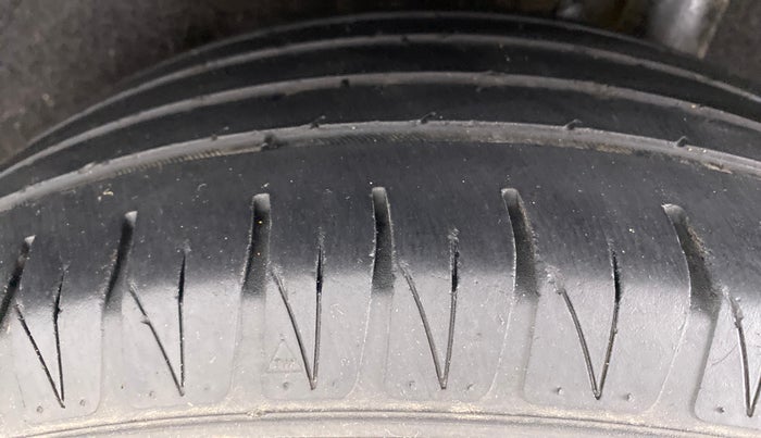 2017 Maruti Vitara Brezza ZDI, Diesel, Manual, 65,693 km, Left Rear Tyre Tread