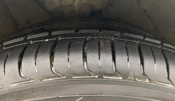 2014 Hyundai Verna FLUIDIC 1.4 CRDI CX, Diesel, Manual, 98,279 km, Right Front Tyre Tread