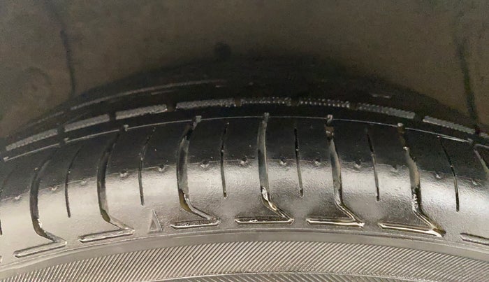 2014 Hyundai Verna FLUIDIC 1.4 CRDI CX, Diesel, Manual, 98,279 km, Right Rear Tyre Tread