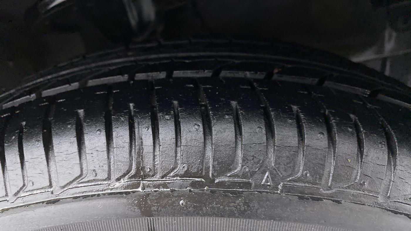 2011 Hyundai i10 MAGNA 1.2 KAPPA2, Petrol, Manual, 47,217 km, Right Front Tyre Tread