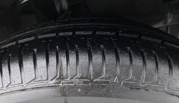 2011 Hyundai i10 MAGNA 1.2 KAPPA2, Petrol, Manual, 47,217 km, Right Front Tyre Tread