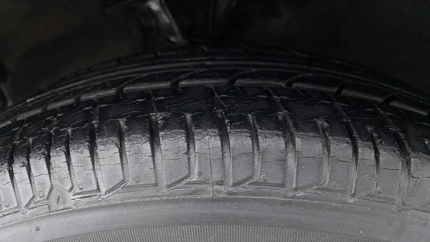 2011 Hyundai i10 MAGNA 1.2 KAPPA2, Petrol, Manual, 47,217 km, Left Front Tyre Tread