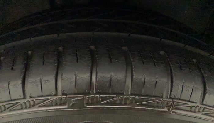 2015 Maruti Celerio VXI AMT, Petrol, Automatic, 1,21,803 km, Right Front Tyre Tread