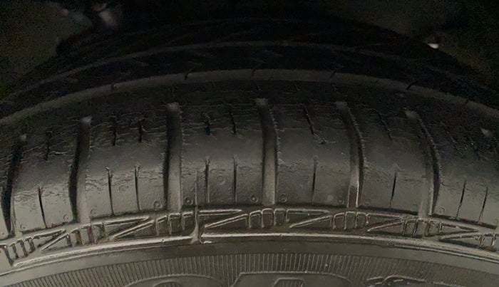 2015 Maruti Celerio VXI AMT, Petrol, Automatic, 1,21,803 km, Left Front Tyre Tread