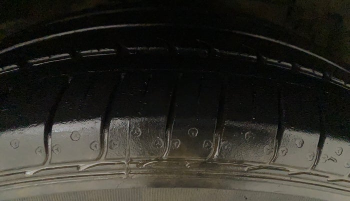 2021 Maruti Ciaz SIGMA 1.5 SHVS MT  PETROL, Petrol, Manual, 16,909 km, Left Front Tyre Tread