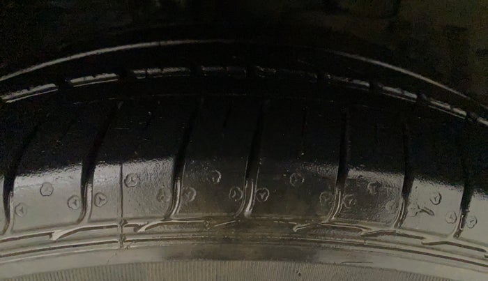 2021 Maruti Ciaz SIGMA 1.5 SHVS MT  PETROL, Petrol, Manual, 16,909 km, Right Front Tyre Tread