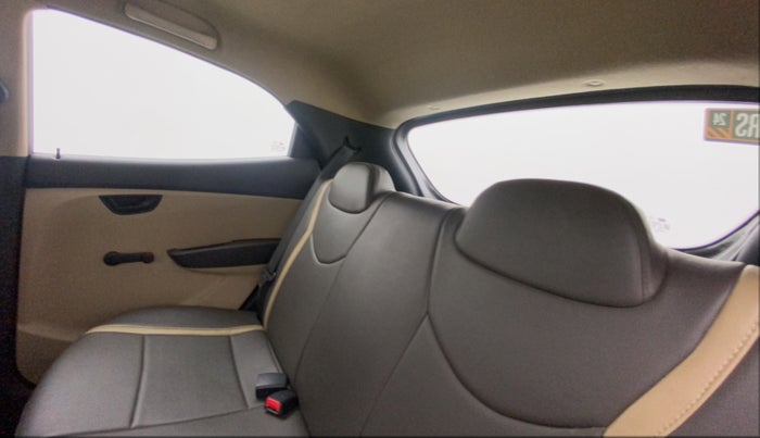 2013 Hyundai Eon ERA +, Petrol, Manual, 38,685 km, Right Side Rear Door Cabin