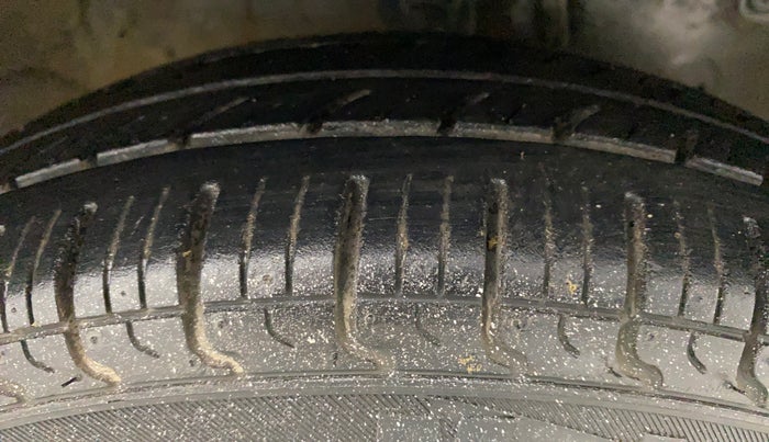 2013 Hyundai Eon ERA +, Petrol, Manual, 38,685 km, Right Front Tyre Tread