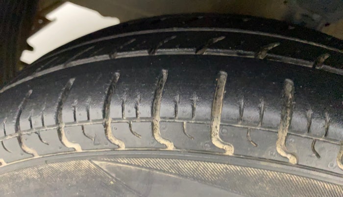 2013 Hyundai Eon ERA +, Petrol, Manual, 38,685 km, Left Front Tyre Tread