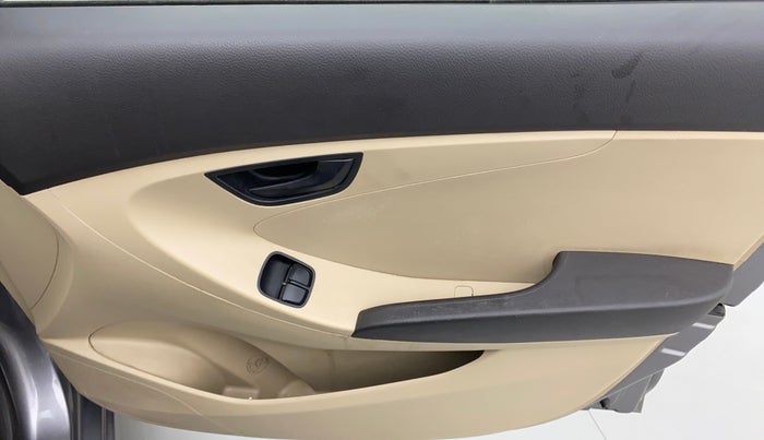 2013 Hyundai Eon ERA +, Petrol, Manual, 38,685 km, Driver Side Door Panels Control
