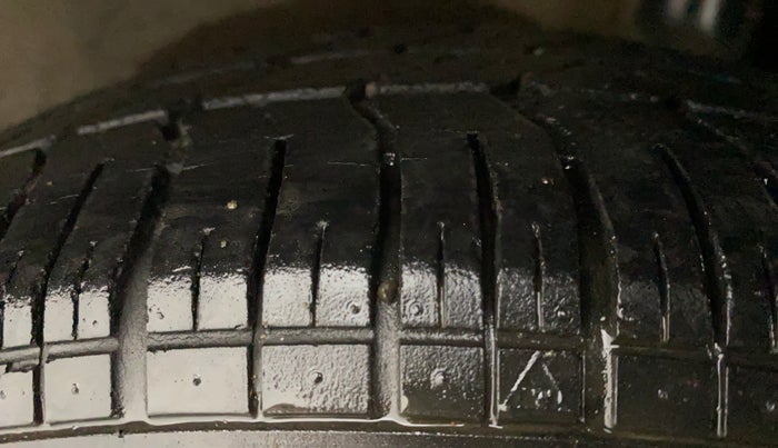 2013 Maruti Ritz VXI, Petrol, Manual, 41,171 km, Left Rear Tyre Tread