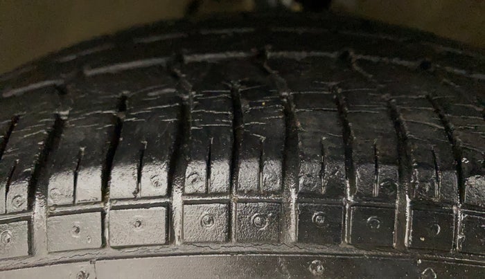 2013 Maruti Ritz VXI, Petrol, Manual, 41,171 km, Right Front Tyre Tread