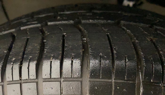 2013 Maruti Ritz VXI, Petrol, Manual, 41,171 km, Left Front Tyre Tread