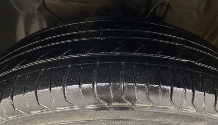 2017 Hyundai Elite i20 SPORTZ 1.2, Petrol, Manual, 1,12,457 km, Left Front Tyre Tread