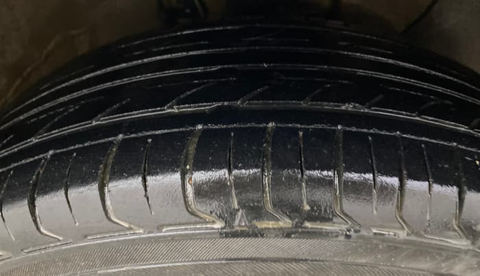 2017 Hyundai Elite i20 SPORTZ 1.2, Petrol, Manual, 1,12,457 km, Right Front Tyre Tread