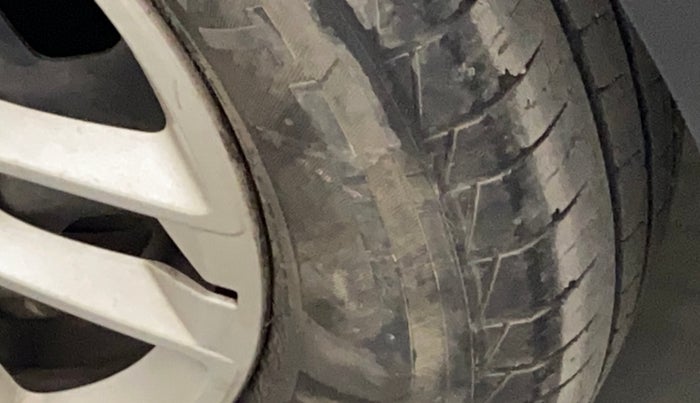 2023 Renault TRIBER RXT, Petrol, Manual, 48,518 km, Left front tyre - Minor crack