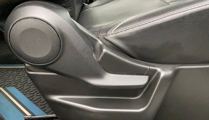 2022 Maruti New Wagon-R ZXI 1.2 AMT, Petrol, Automatic, 17,197 km, Driver Side Adjustment Panel
