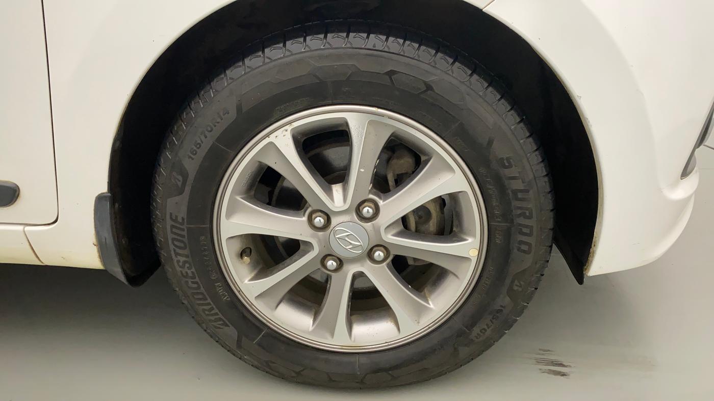 2016 Hyundai Grand i10 ASTA 1.1 CRDI (O), Diesel, Manual, 1,04,136 km, Right Front Wheel