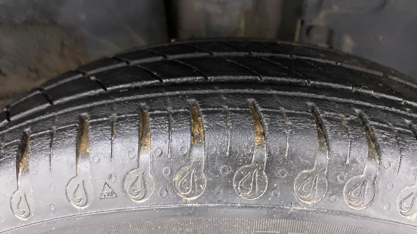 2021 Renault Kwid RXT 1.0 (O), Petrol, Manual, 26,838 km, Right Front Tyre Tread