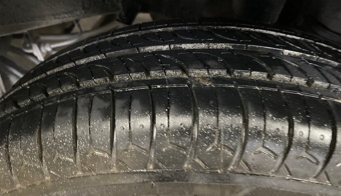 2018 Hyundai NEW SANTRO MAGNA CNG, CNG, Manual, 49,294 km, Left Rear Tyre Tread