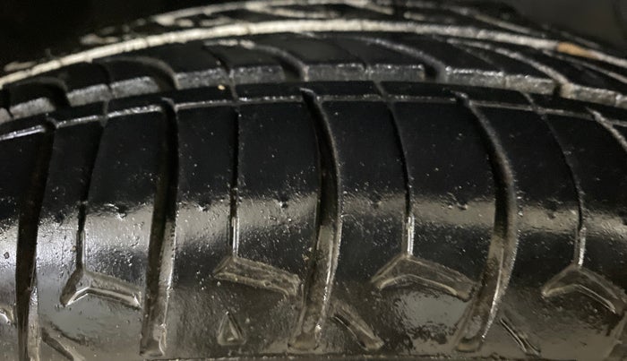 2018 Hyundai NEW SANTRO MAGNA CNG, CNG, Manual, 49,294 km, Right Front Tyre Tread