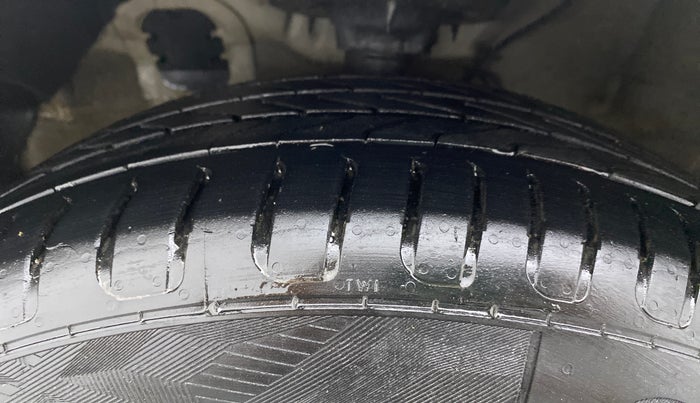 2015 Hyundai Verna FLUIDIC 1.6 CRDI S 4S, Diesel, Manual, 97,644 km, Left Front Tyre Tread