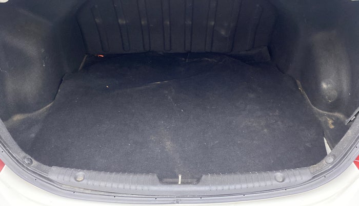 2015 Hyundai Verna FLUIDIC 1.6 CRDI S 4S, Diesel, Manual, 97,644 km, Boot Inside