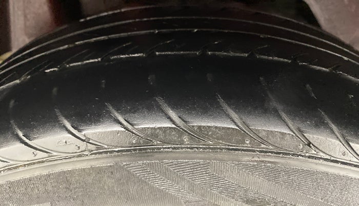 2016 Ford Figo Aspire 1.2 TREND PETROL, Petrol, Manual, 42,098 km, Right Rear Tyre Tread