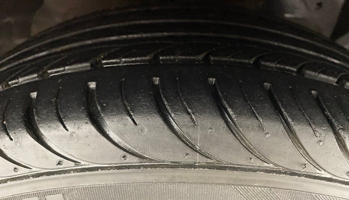 2016 Ford Figo Aspire 1.2 TREND PETROL, Petrol, Manual, 42,098 km, Right Front Tyre Tread