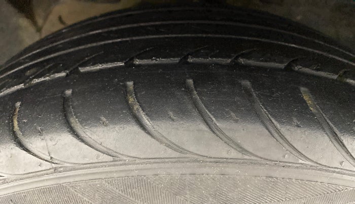 2016 Ford Figo Aspire 1.2 TREND PETROL, Petrol, Manual, 42,098 km, Left Front Tyre Tread