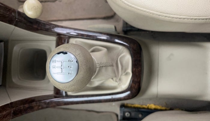 2015 Maruti Swift Dzire VXI, Petrol, Manual, 71,947 km, Gear Lever