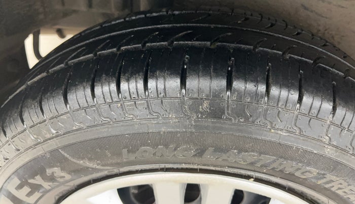 2015 Maruti Swift Dzire VXI, Petrol, Manual, 71,947 km, Right Rear Tyre Tread
