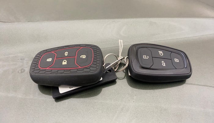 2021 Tata NEXON XZ PLUS PETROL, Petrol, Manual, 38,559 km, Key Close Up